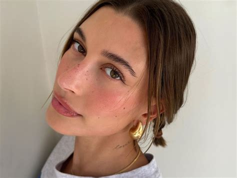 hailey Bieber makeup